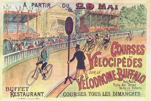 Ein Plakat, das eine Velodrom in Buffalo, New York, zeigt, auf dem eine Gruppe von Menschen auf Fahrrädern auf einer von einem Zaun umgebenen Straße fährt, mit einem Gebäude und Bäumen im Hintergrund, und Text, der Informationen zum Event enthält.