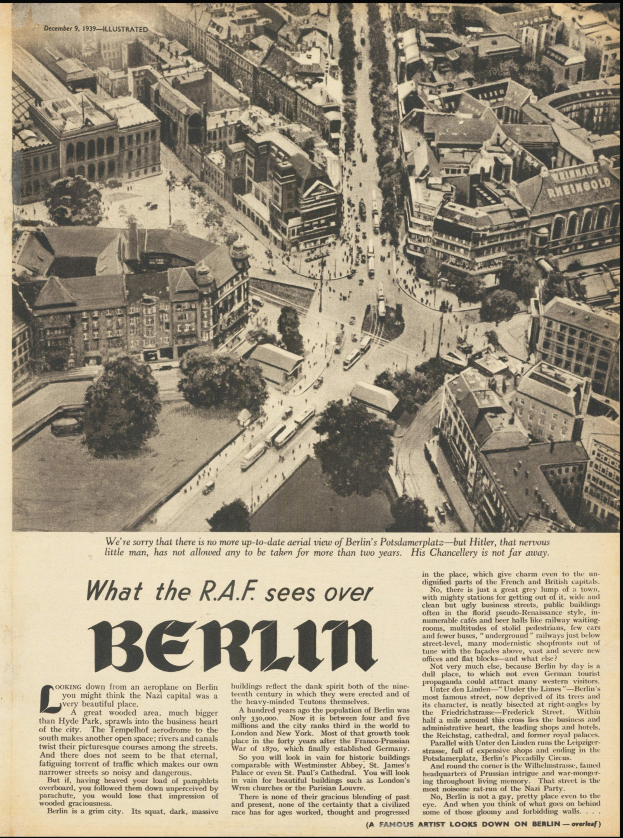 Altes Zeitungsfoto mit Schwarz-Weiß-Aufnahme einer Stadtlandschaft mit Gebäuden, Bäumen und Fahrzeugen.