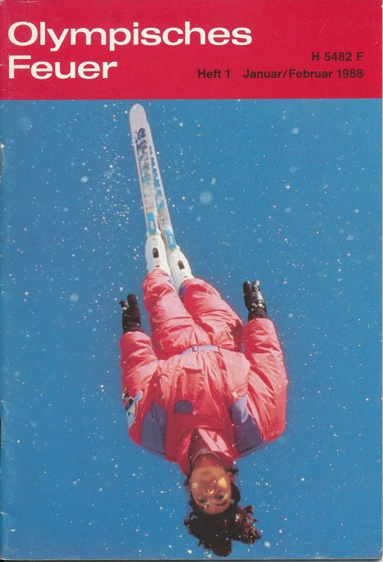 Titelbild von "Olympic Games Feuer - Heft 1 - Januar/Februar 1988" mit einem Skifahrer in der Luft in einem Ski-Anzug.