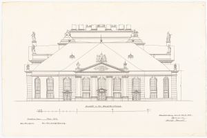 Ein detailliertes Skizzenbild des Schlosshof-Gebäudes in Dresden, Deutschland, das zahlreiche Fenster und Statuen an seiner Fassade zeigt, gezeichnet auf einem Papier mit sichtbarem Text.