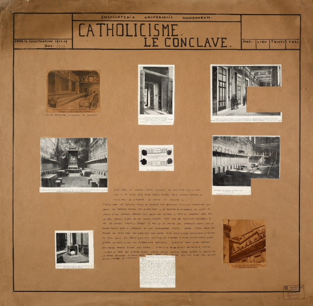 Ein Buch mit Bildern und Texten zur Geschichte der katholischen Kirche, darunter Bilder der Räume, Flure und erhaltenen Artefakte.